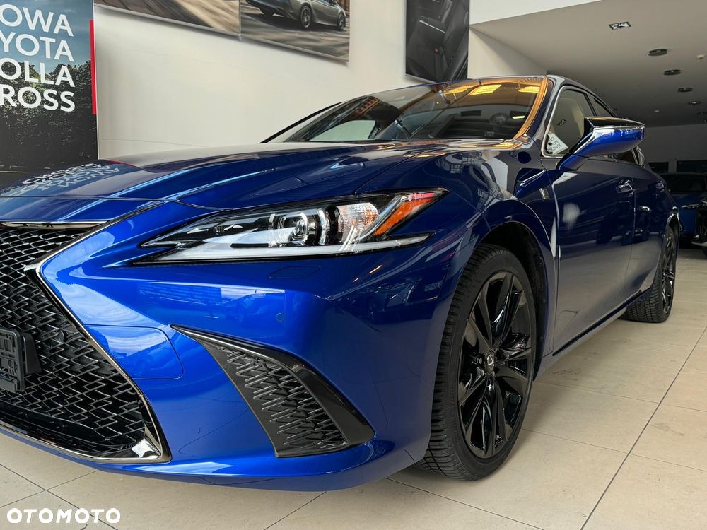 Lexus ES 300h F Sport Design - 12
