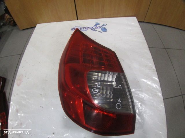 Farol Tras  8200474328A RENAULT SCENIC 2 PHASE 2 2007 1.5DCI 85CV 5P CINZA ESQ Original Hella Danificado - 1
