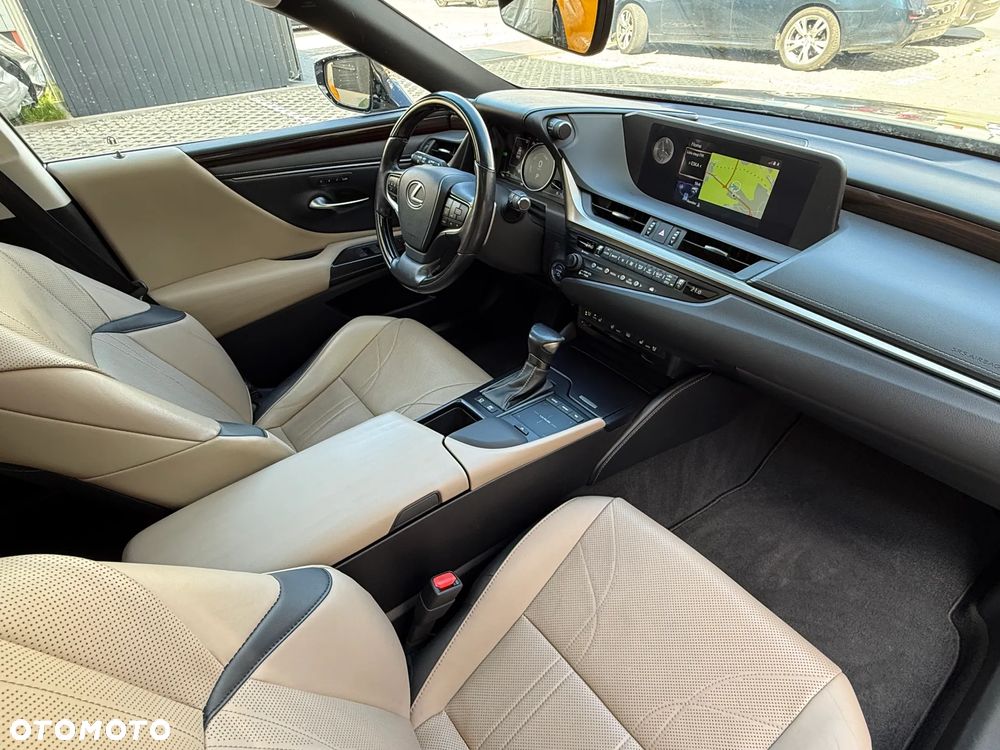 Lexus ES 300h Prestige - 7