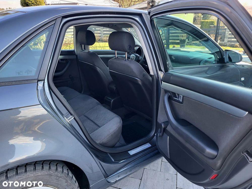 Audi A4 Limousine - 12