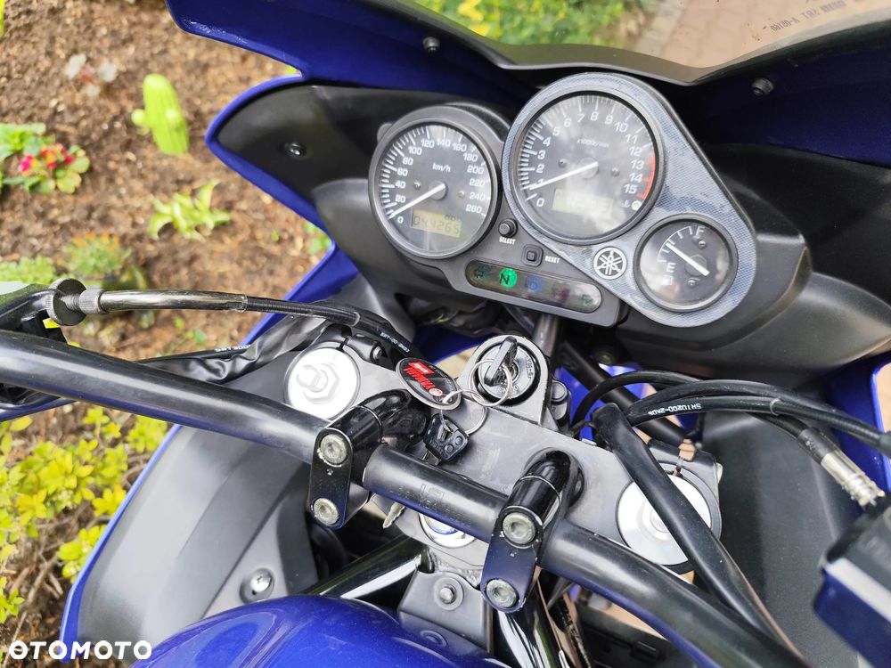 Yamaha FZS - 9