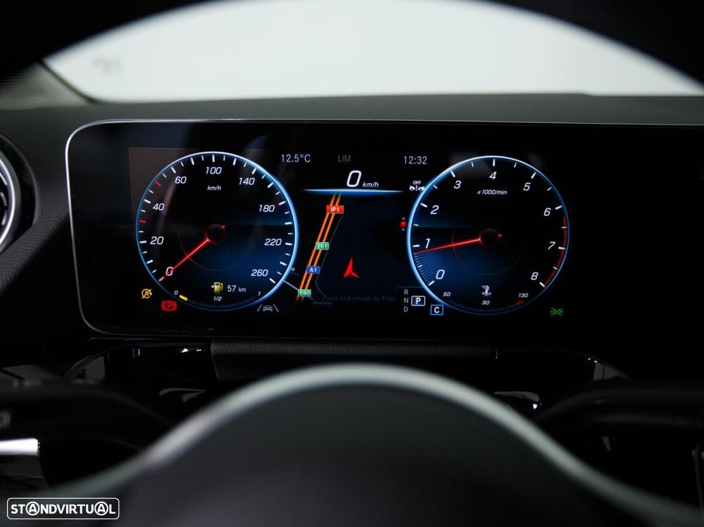 Mercedes-Benz GLA 180 7G-DCT Progressive - 33