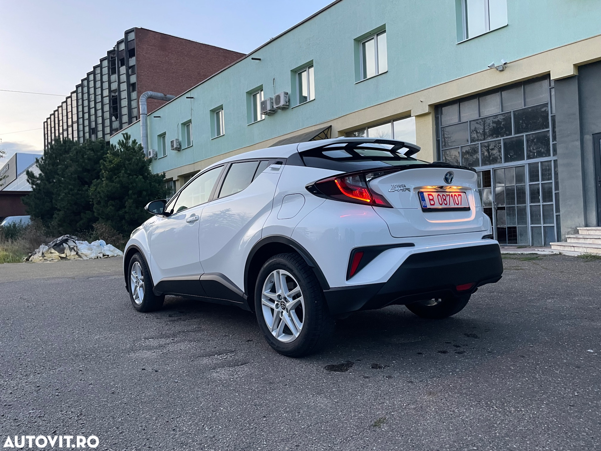 Toyota C-HR Hybrid Business-Edition - 6