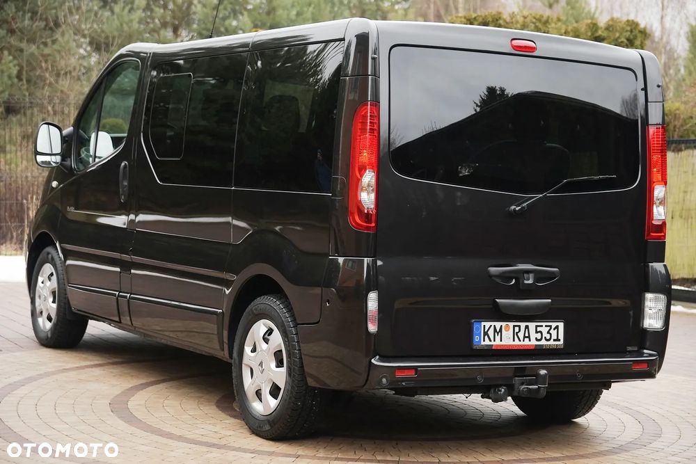 Renault Trafic Grand Passenger Black Edition - 11