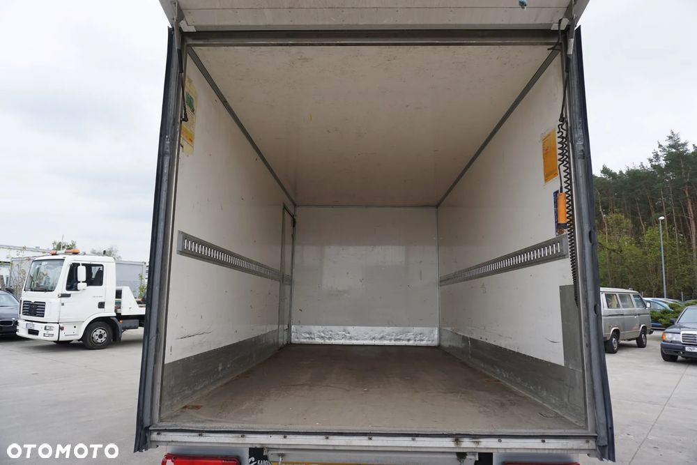Mercedes-Benz Sprinter - 9