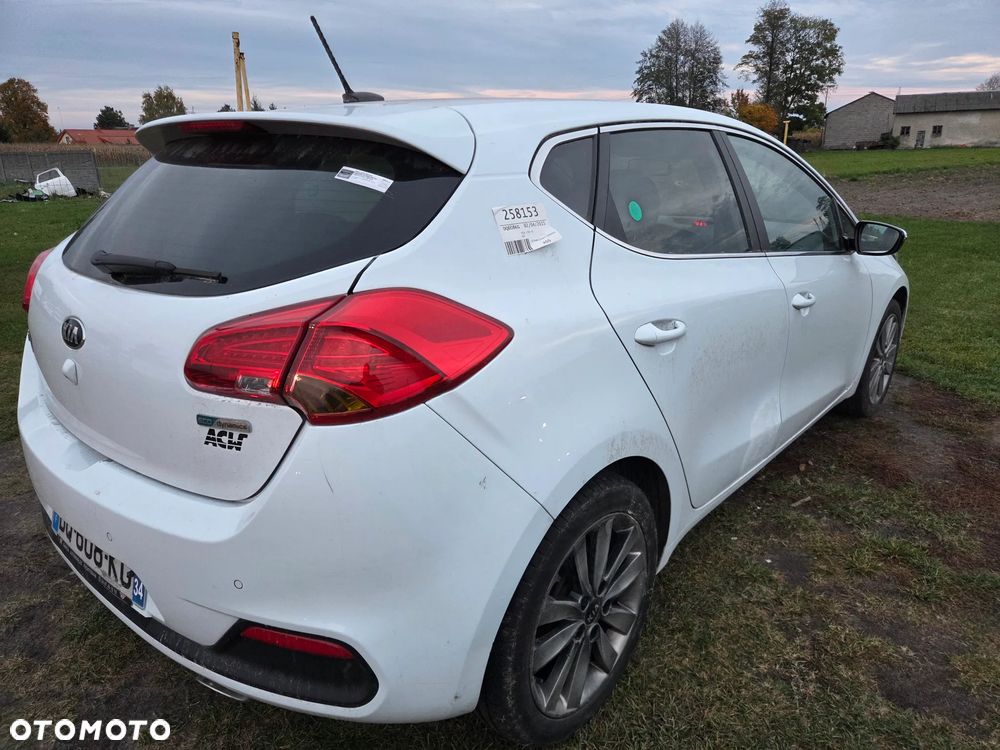 Kia Ceed 1.6 CRDi 128 Dream Team Edition - 15