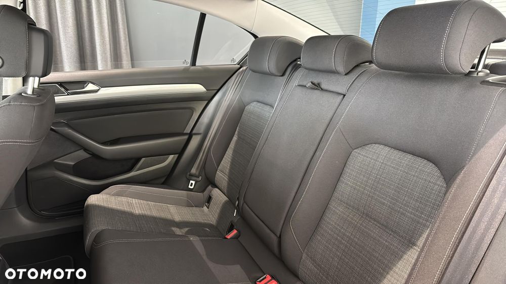 Volkswagen Passat 2.0 TDI EVO Business DSG - 16