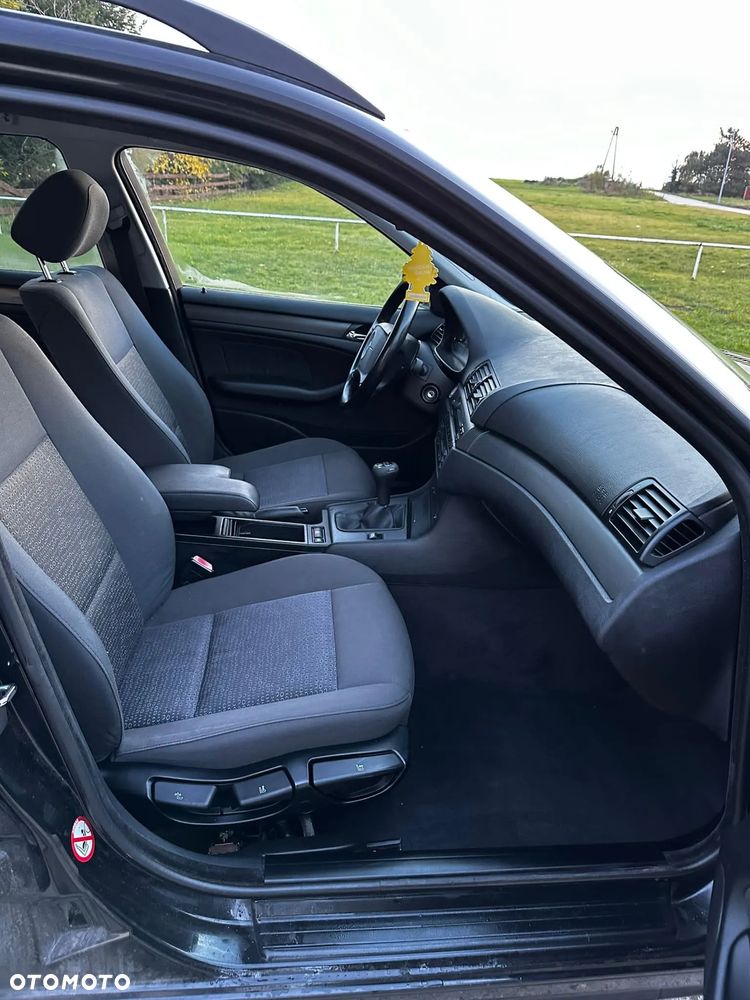 BMW Seria 3 318i Touring - 8