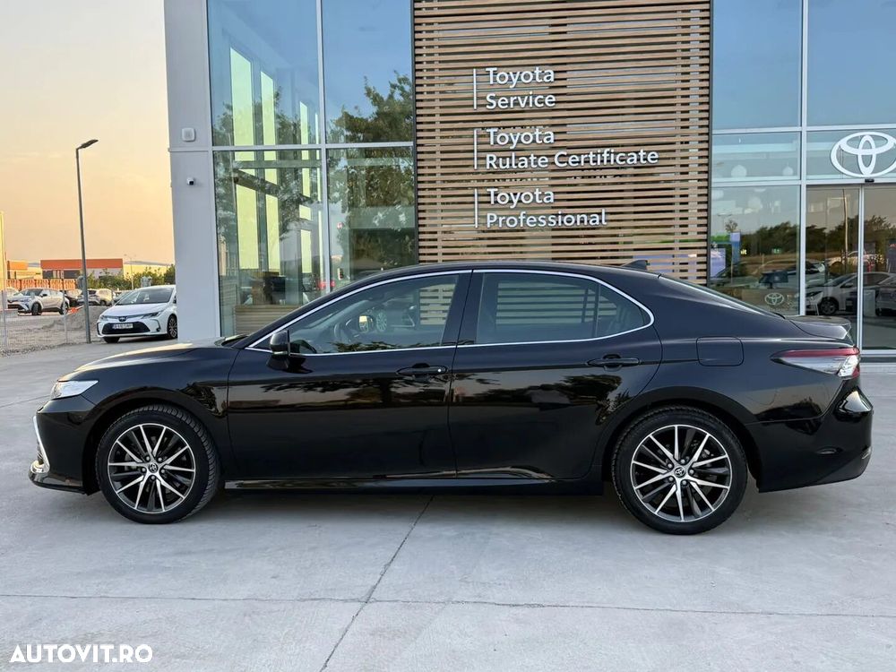 Toyota Camry - 6