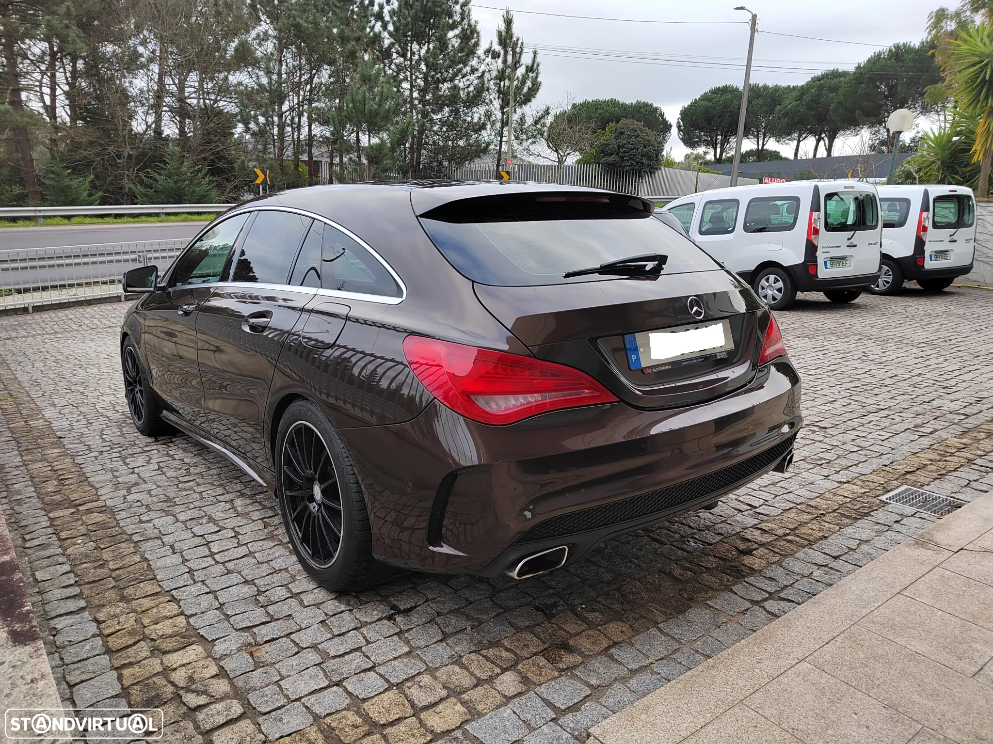 Mercedes-Benz CLA 200 d Shooting Brake AMG Line - 4