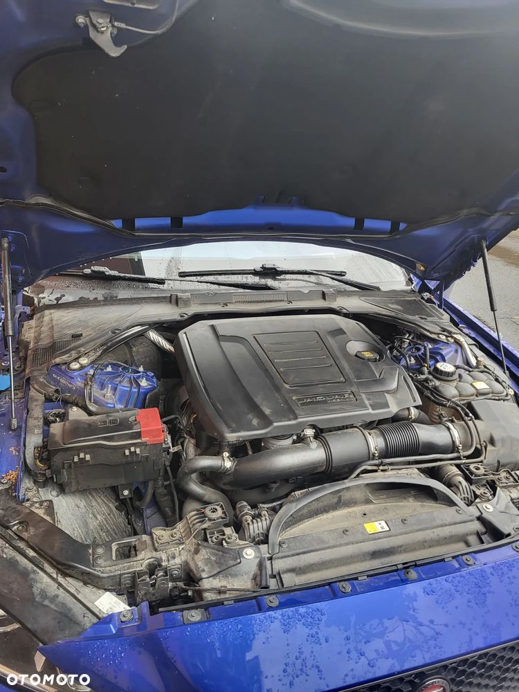 Jaguar XE 30t AWD Prestige - 9