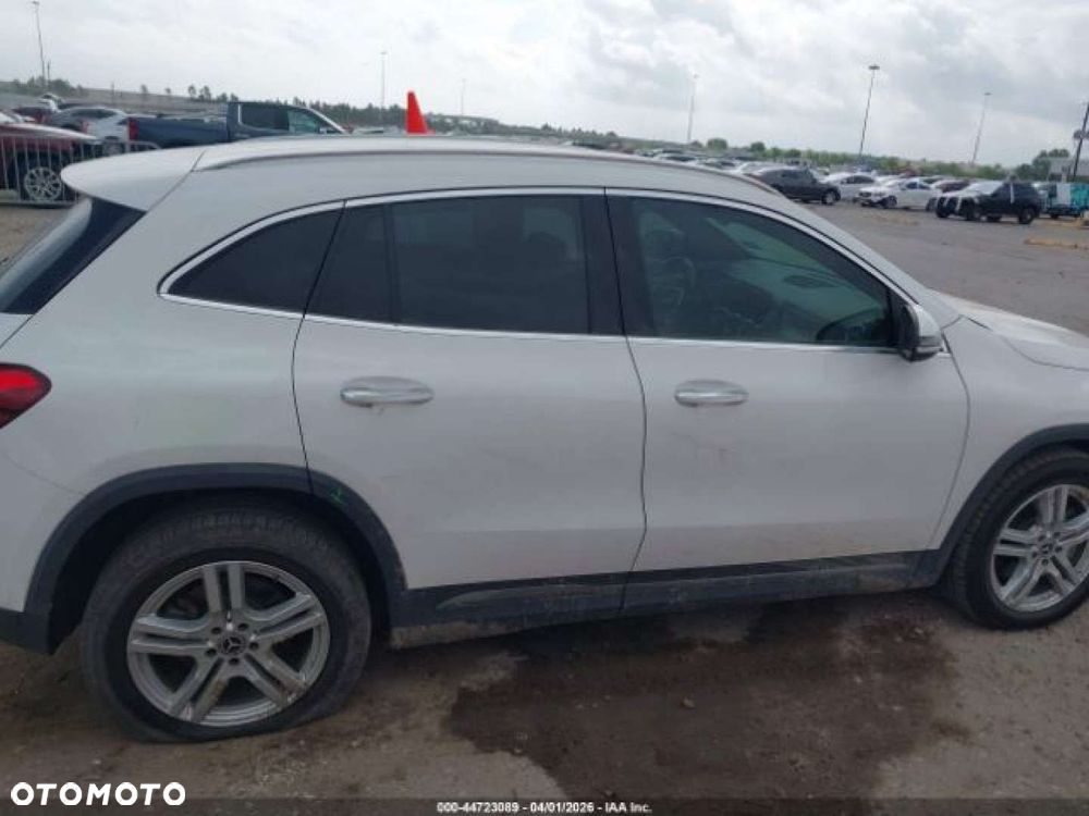 Mercedes-Benz GLA - 9