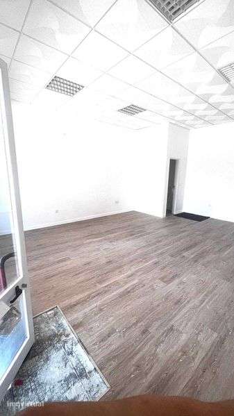 Loja remodelada no Centro do Barreiro - Grande imagem: 2/10