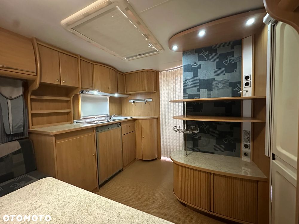 Burstner 720 TK VENTANA z napędem i łóżkami piętrowymi - 8 os. - 14