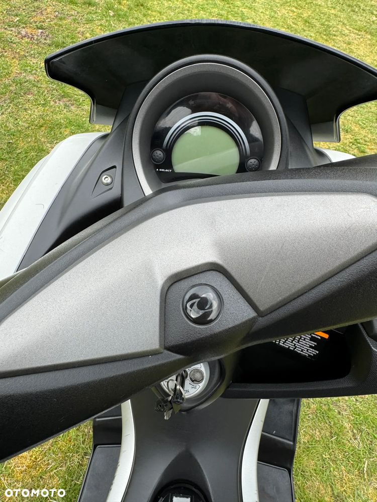 Yamaha NMAX - 33