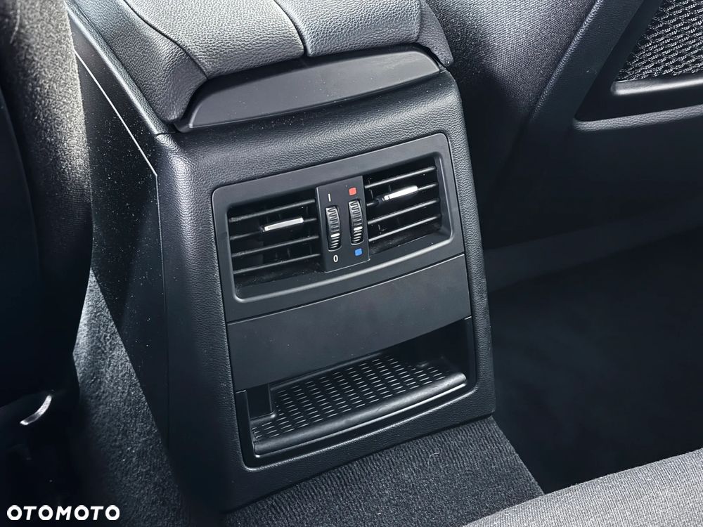 BMW Seria 3 318i Edition Lifestyle - 28