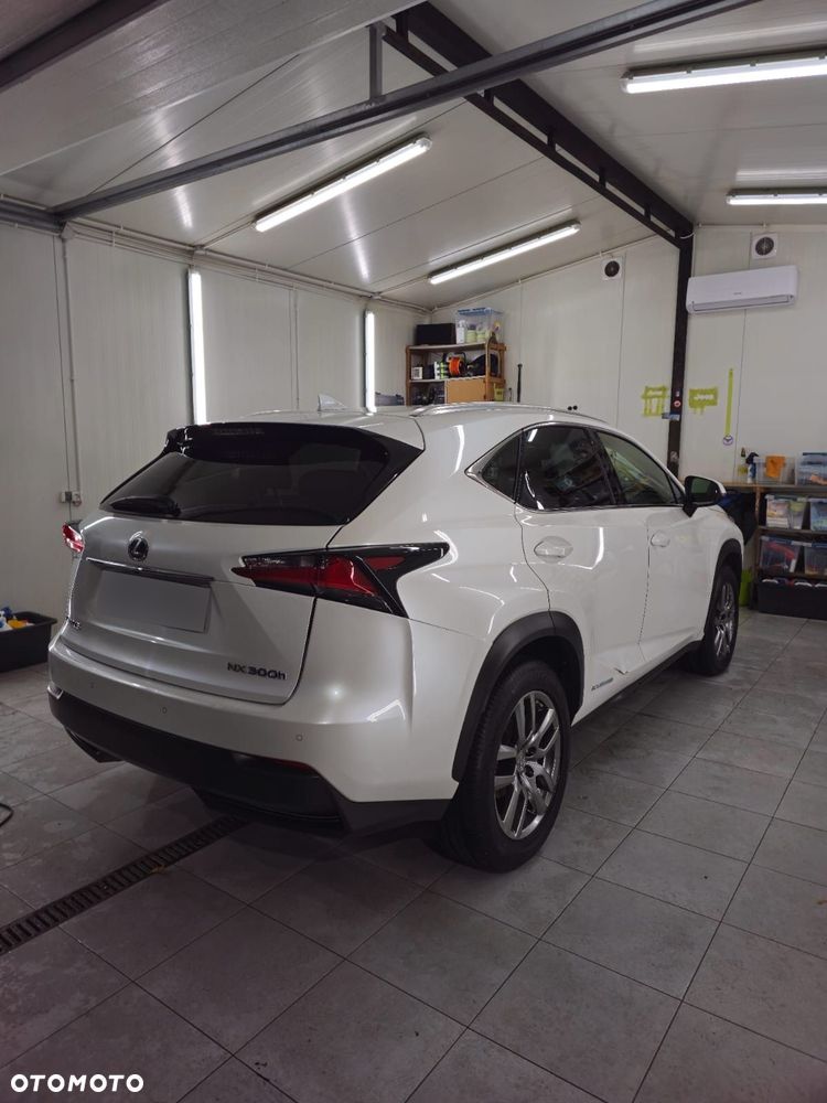 Lexus NX 300h Prestige AWD - 3