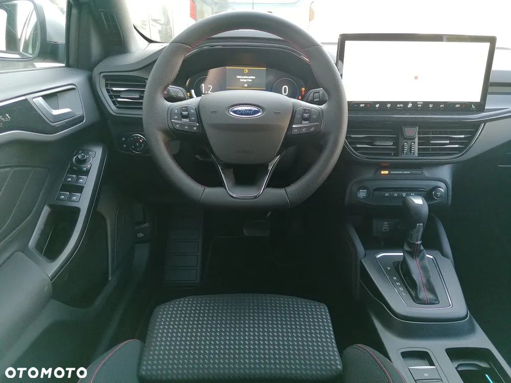Ford Focus 1.0 EcoBoost mHEV ST-Line X - 29