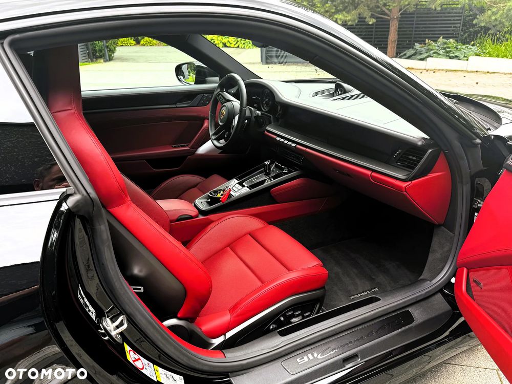Porsche 911 Carrera 4 GTS - 9