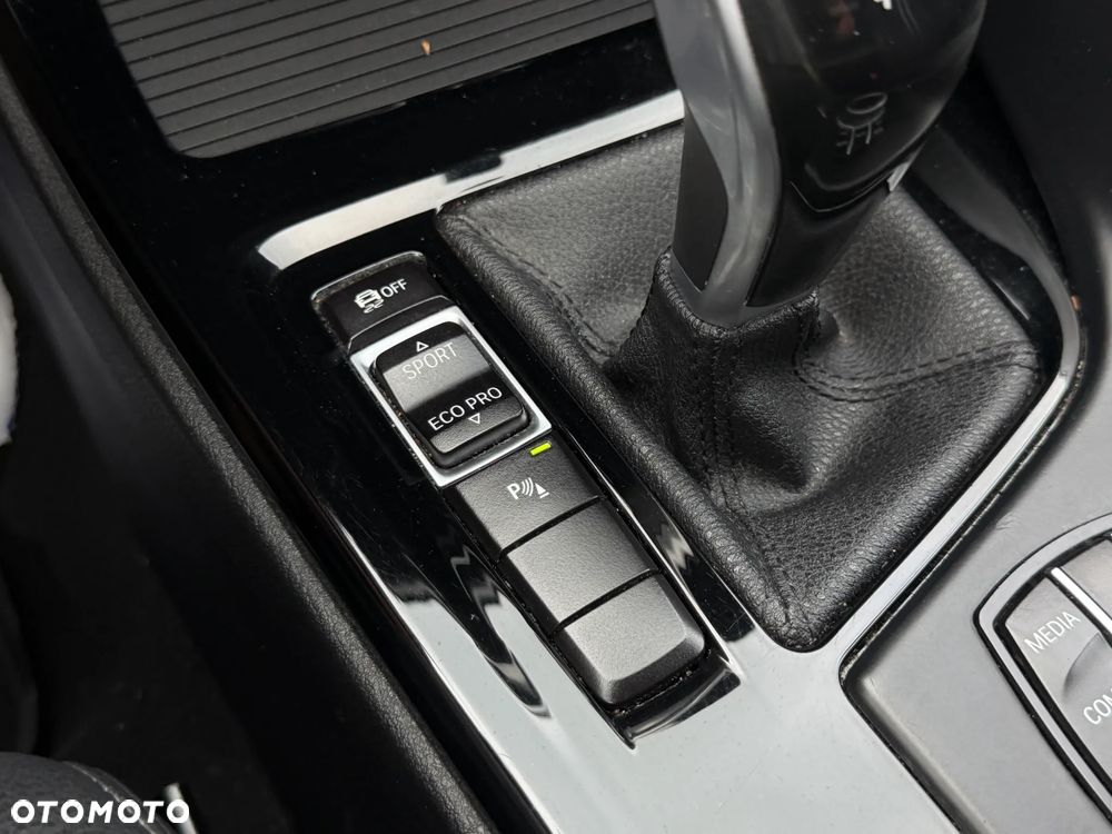 BMW X1 sDrive18i Sport Line - 24