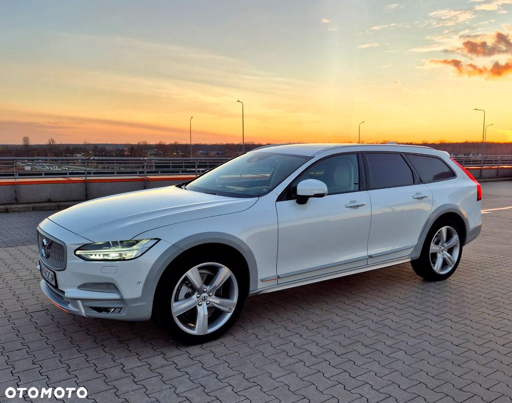 Volvo V90 Cross Country D5 AWD Ocean Race - 1