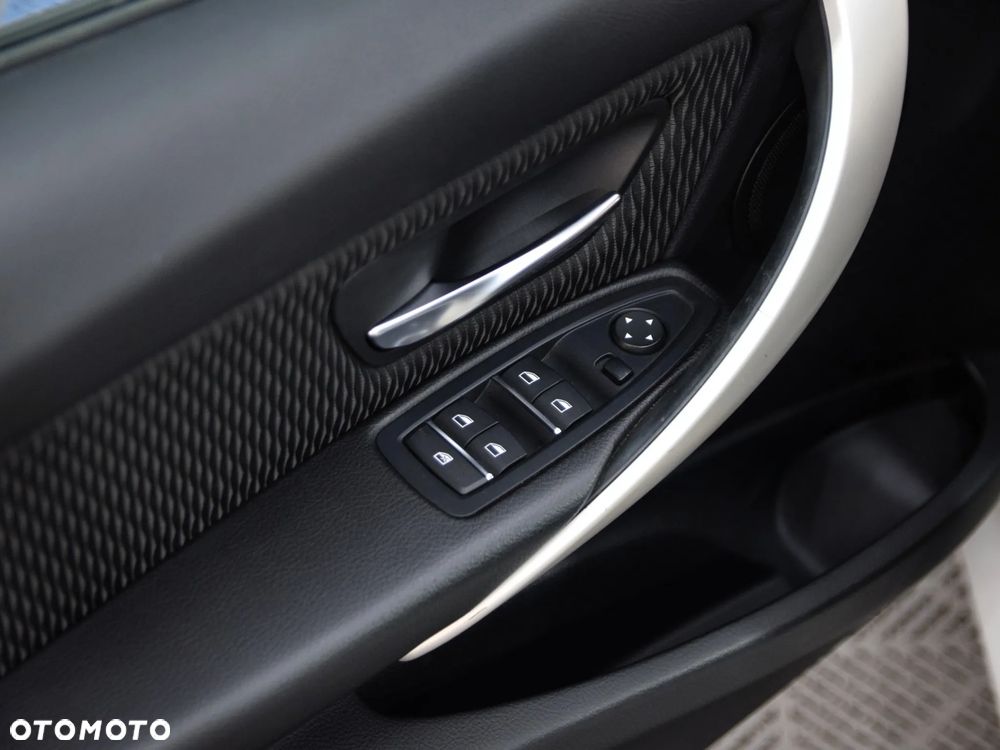 BMW Seria 3 318i - 18