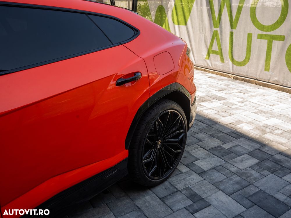 Lamborghini URUS - 12