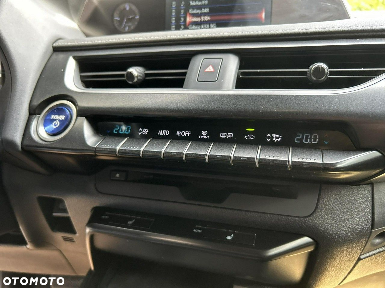 Lexus UX - 18
