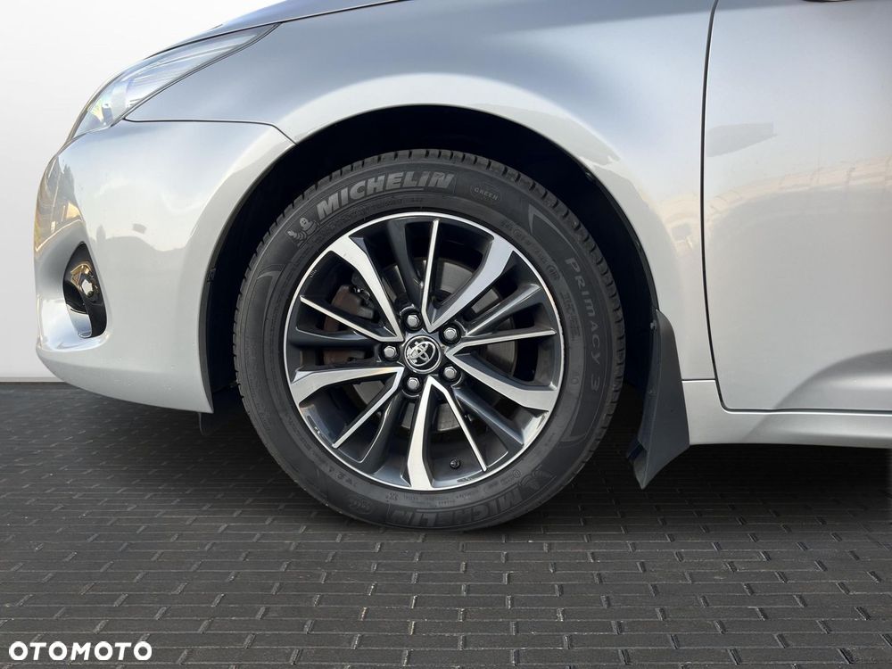 Toyota Avensis 2.0 D-4D Premium - 19