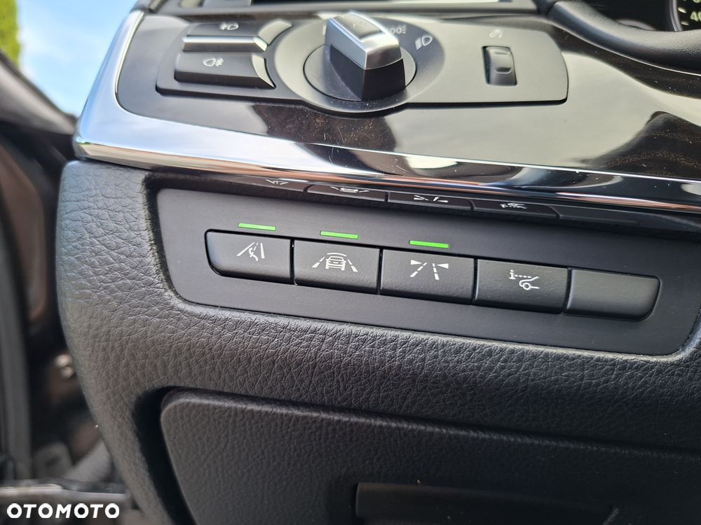BMW Seria 5 520d xDrive Luxury Line - 28