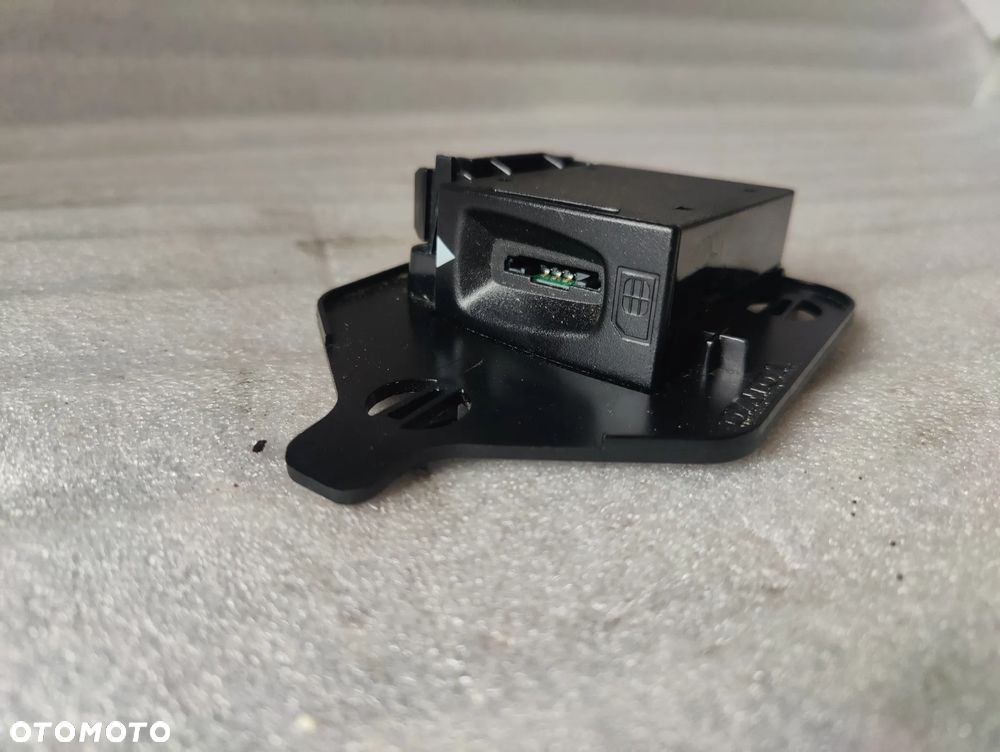 VOLVO V60 II MODUL CZYTNIK KARTY 32279274 - 2