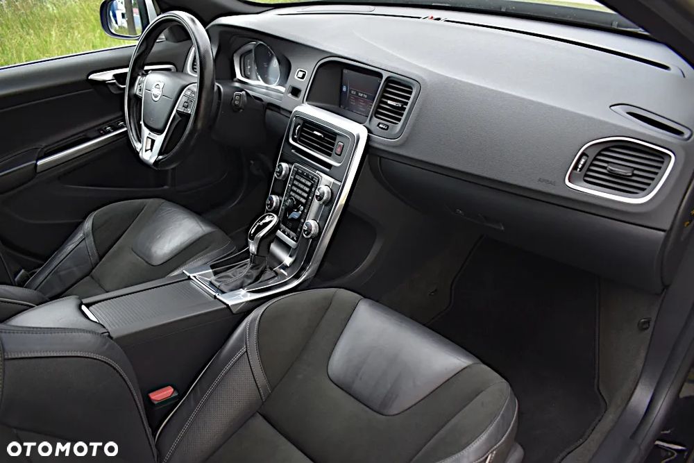 Volvo V60 D4 Geartronic R-Design - 37