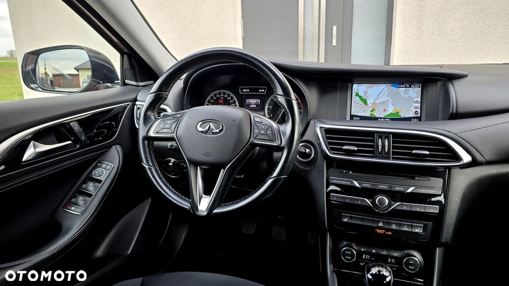 Infiniti Q30 1.6t Business Executive - 21