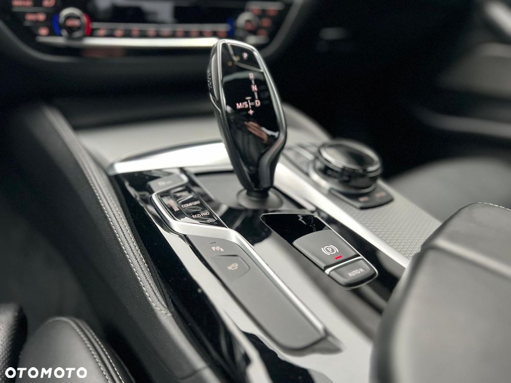 BMW Seria 5 M550i xDrive - 19