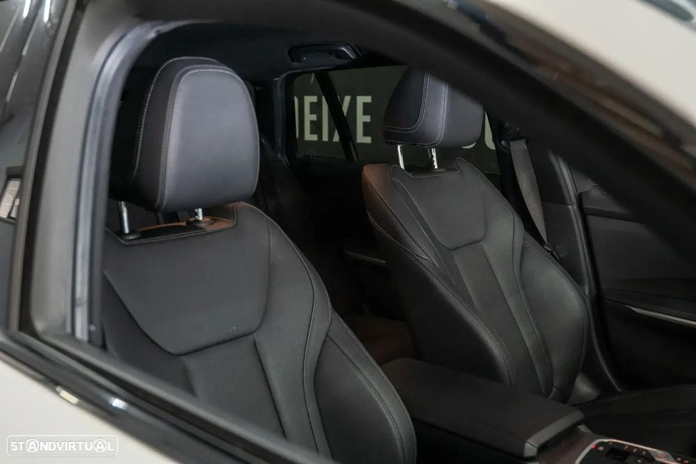 BMW 320 e Pack Desportivo M Auto - 24
