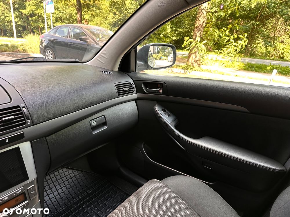 Toyota Avensis 2.0 VVT-i Team - 14