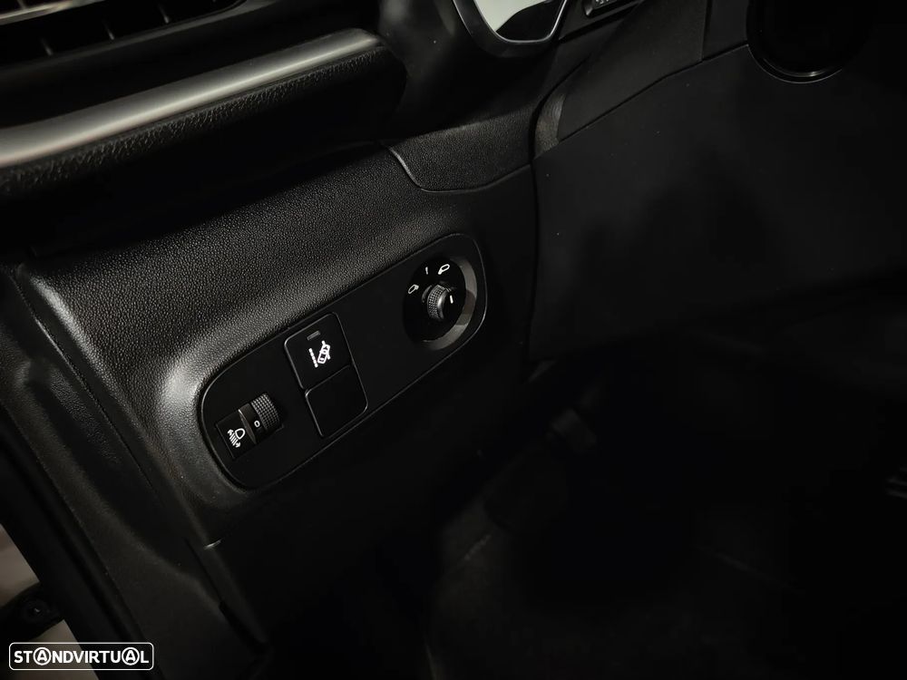 Citroën C3 1.2 PureTech Shine EAT6 - 48