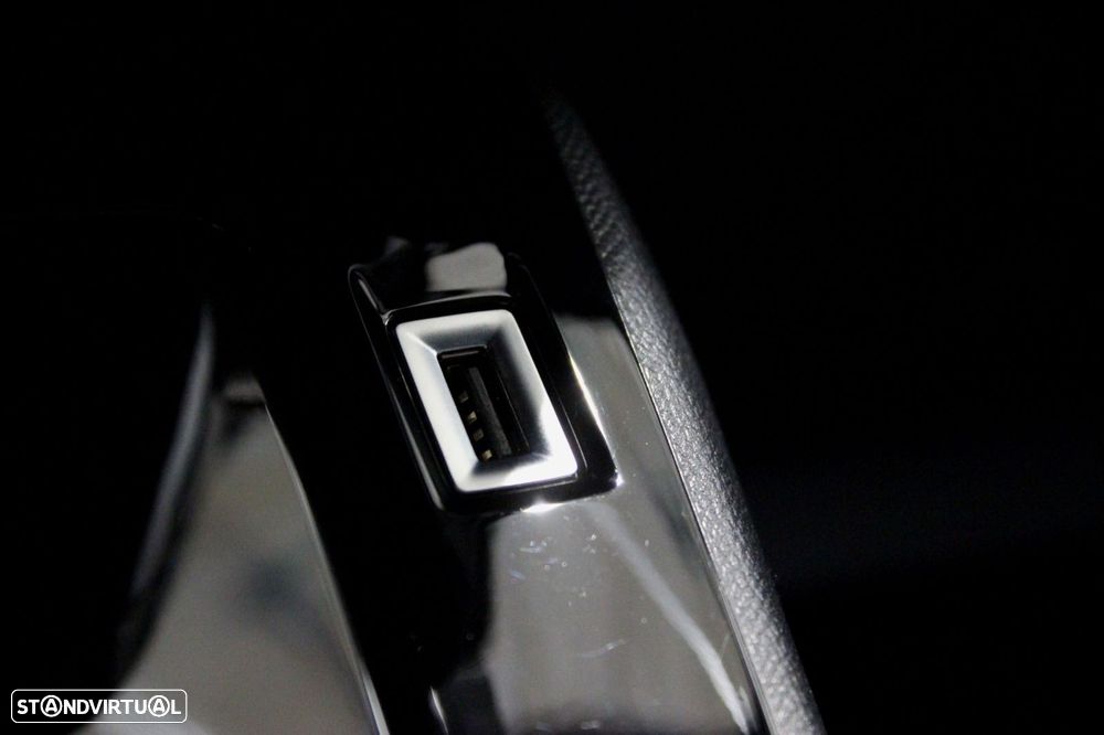 Peugeot 2008 1.5 BlueHDi Allure EAT8 - 29