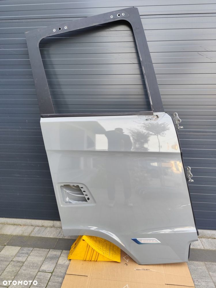 DRZWI SCANIA S NEXT GEN PRAWE - 1