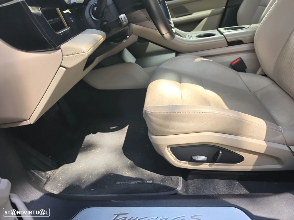 Porsche Taycan 4S - 17