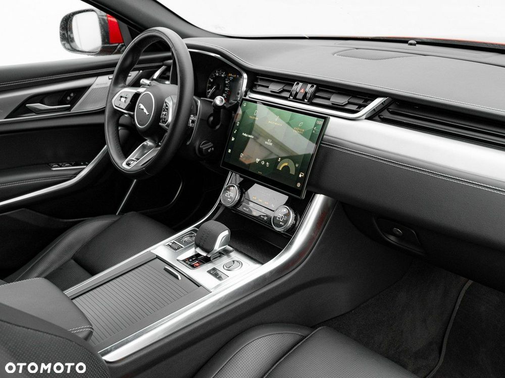 Jaguar XF 2.0 P250 R-Dynamic SE - 34