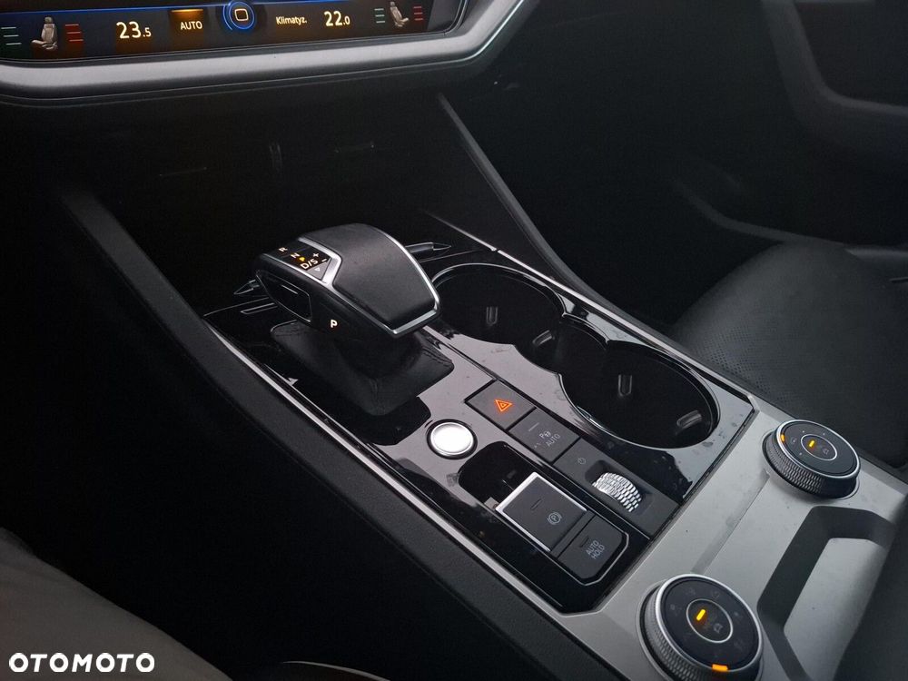 Volkswagen Touareg - 17