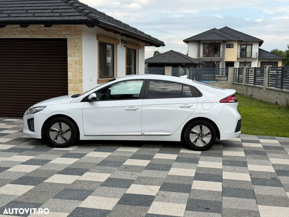 Hyundai IONIQ - 13