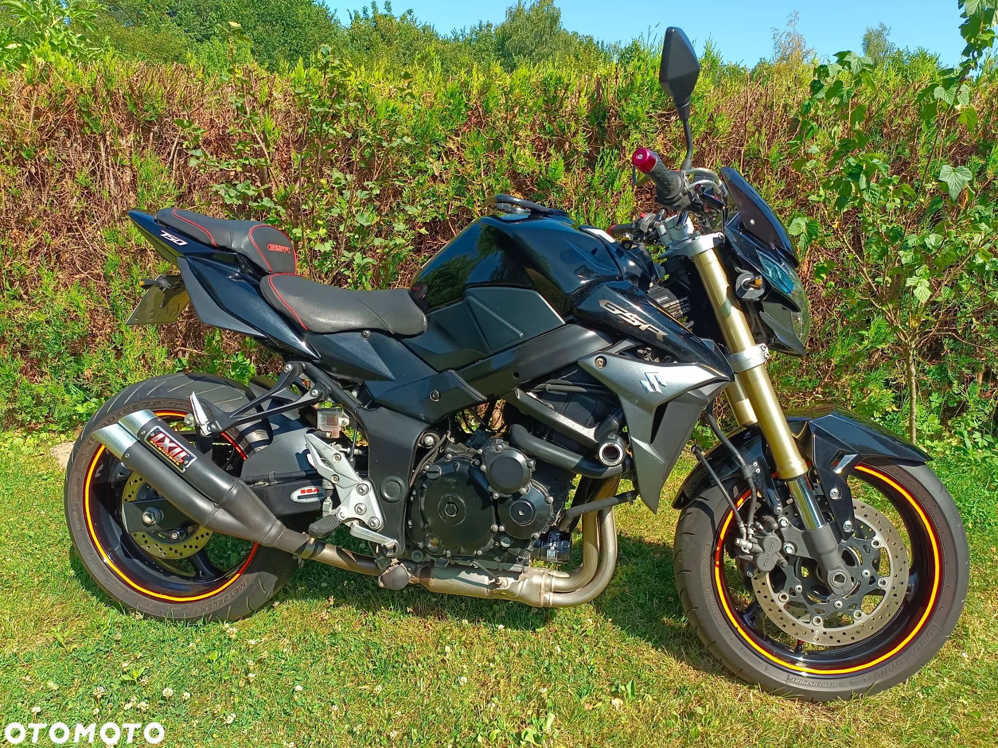 Suzuki GSR - 1