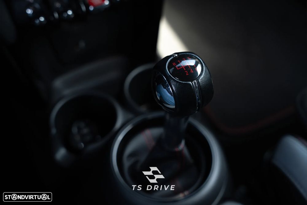 MINI 3 Portas John Cooper Works - 12