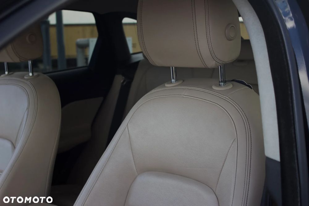 Jaguar F-Pace 30t AWD Prestige - 4