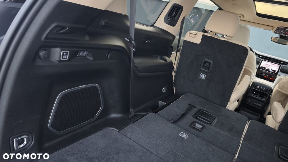 Jeep Grand Cherokee - 23