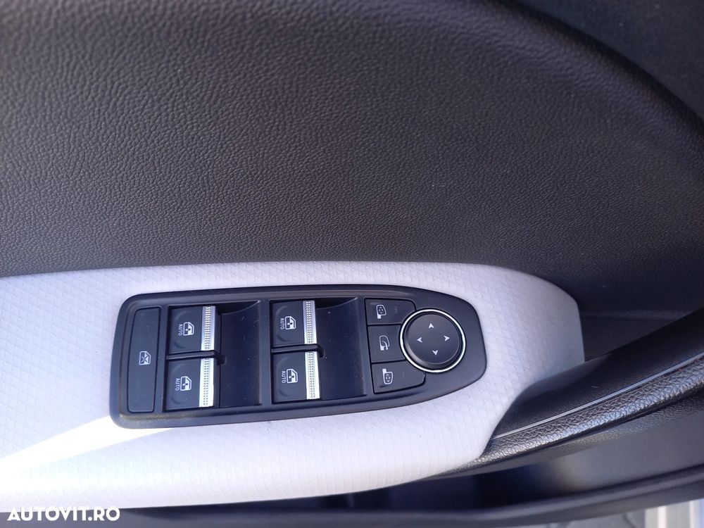 Renault Captur PHEV 160 Engineered - 16