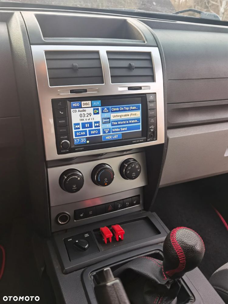 Dodge Nitro 2.8 CRD DPF SXT - 15