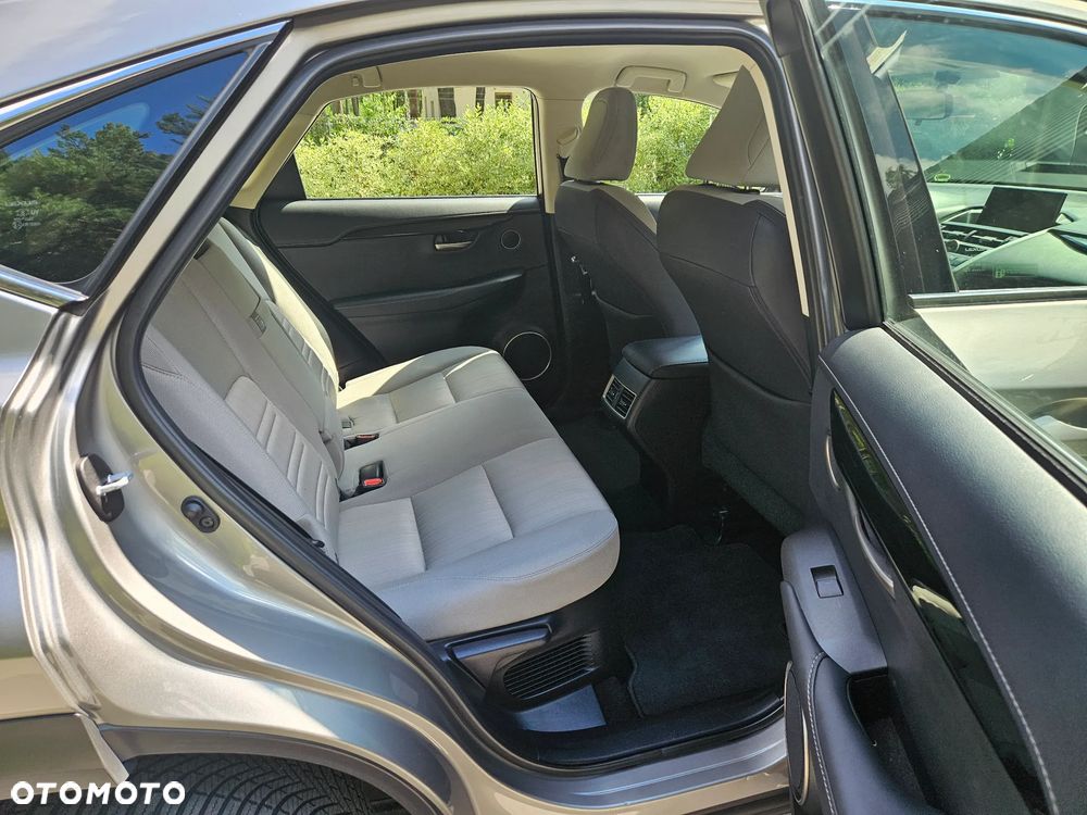 Lexus NX 300h Prestige AWD - 26